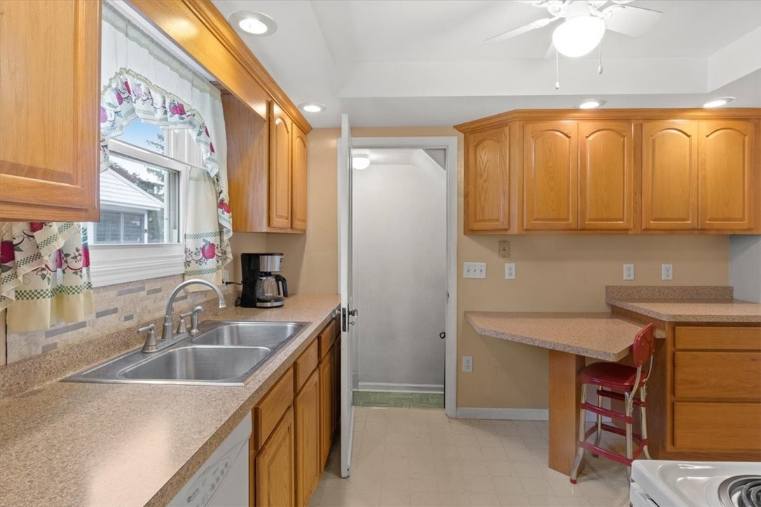 62 Mayfair Drive Irondequoit, NY 14617 - Photo 9 of 37