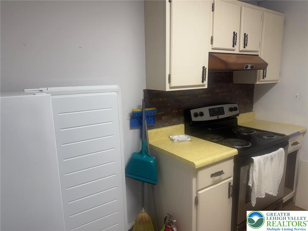 18 South 2nd, Unit B Easton, PA 18042 - Photo 5 of 8 a utility room with dryer and washer