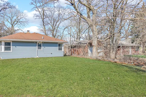 a view of a house with a backyard
