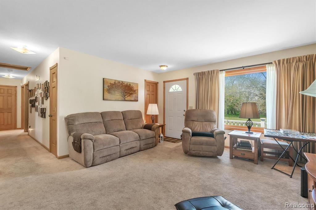 4660 Lansing Road Bancroft, MI 48414 - Photo 8 of 41