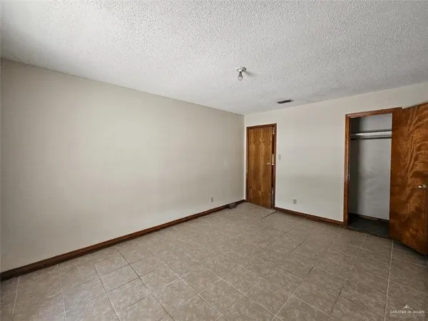 $1,400 | 7706 North Jasman Road, Edinburg, TX 78542