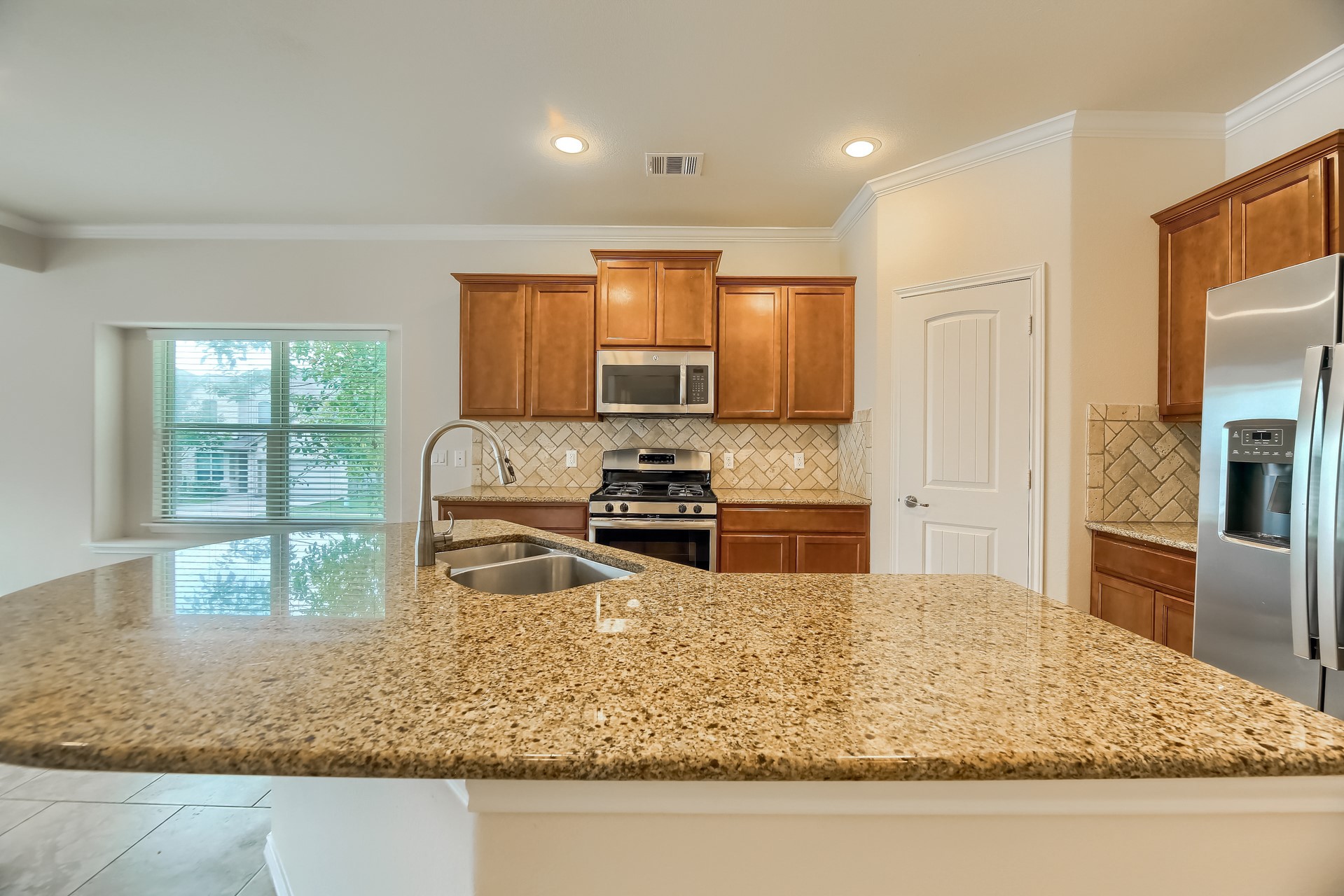 10001 Pinnacle Crest Loop Austin, TX 78747 - Photo 5 of 39