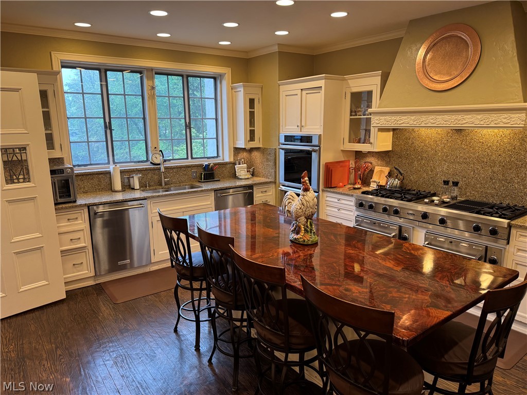 1617 Sheridan Road Cleveland, OH 44121 - Photo 12 of 33