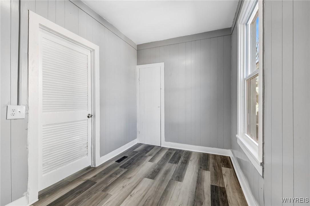 34 Rogers Avenue Buffalo, NY 14211 - Photo 27 of 47