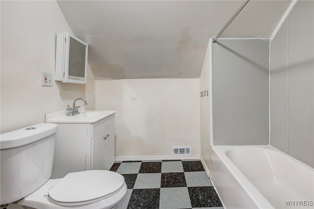 34 Rogers Avenue Buffalo, NY 14211 - Photo 33 of 47