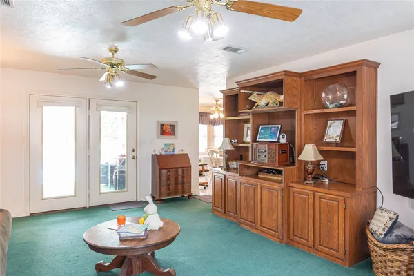 a view of a livingroom with furniture