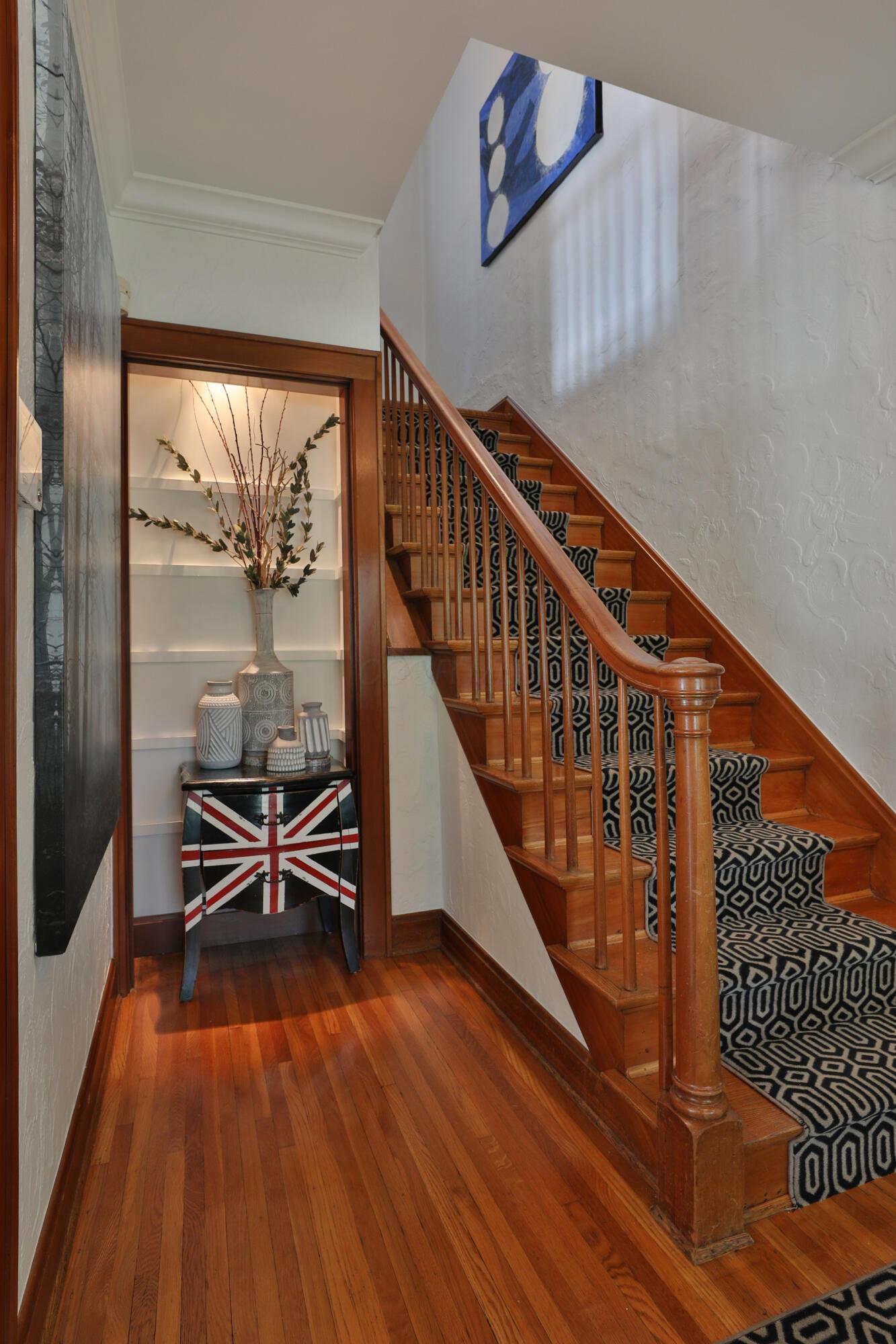 67 West Cooke Road Columbus, OH 43214 - Photo 5 of 57 Foyer