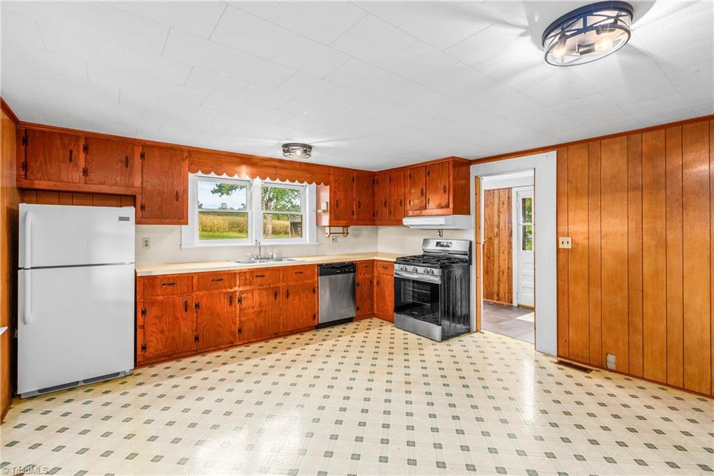478 Randleman Road Hamptonville, NC 27020 - Photo 22 of 33 Gallery Image 22