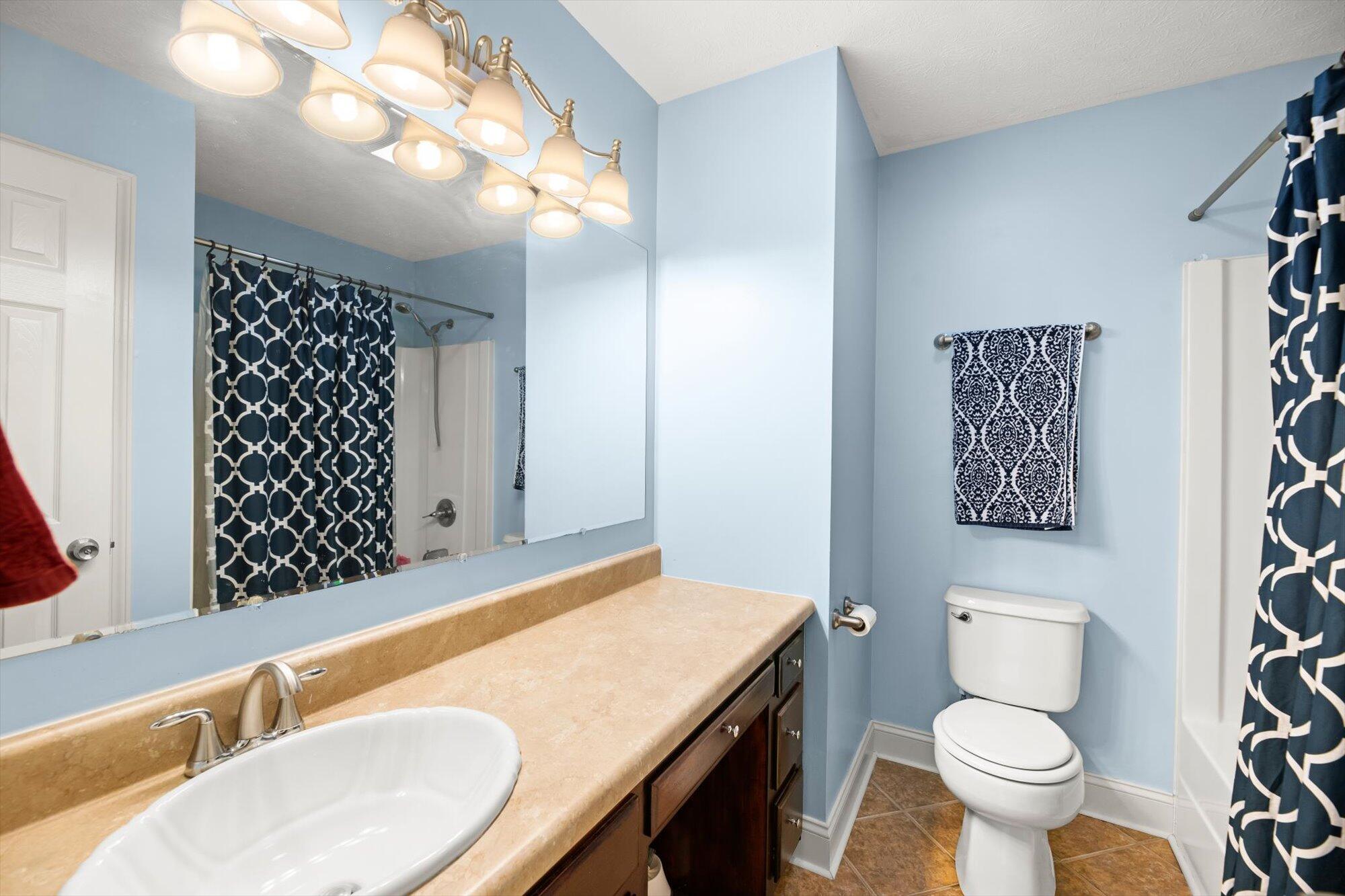 2802 Ridgeview Drive Maryville, TN 37801 - Photo 12 of 24 Master bathroom