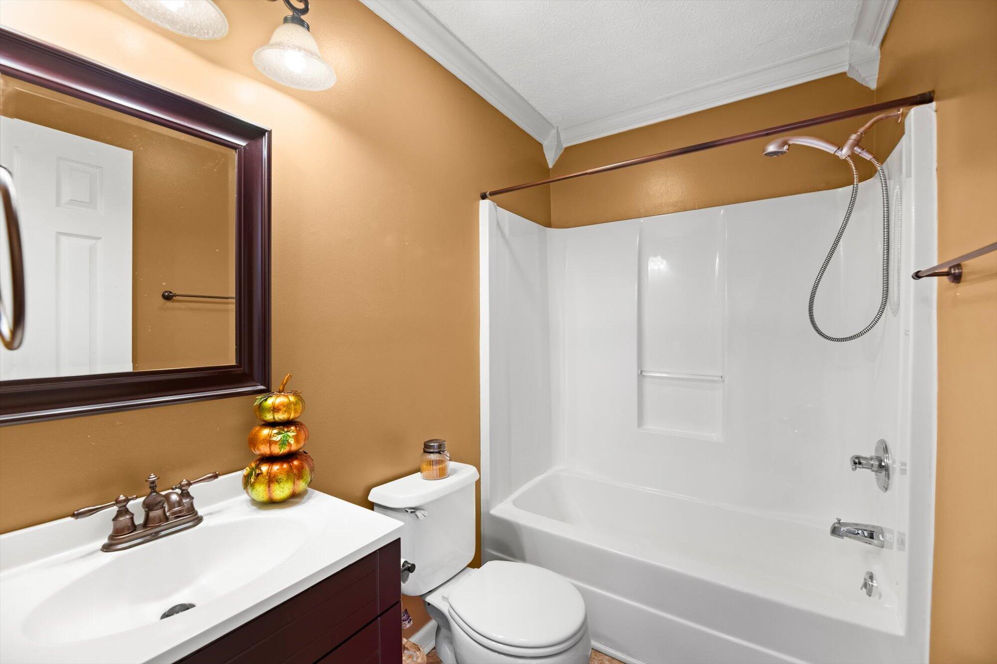 2802 Ridgeview Drive Maryville, TN 37801 - Photo 13 of 24 2nd full bath