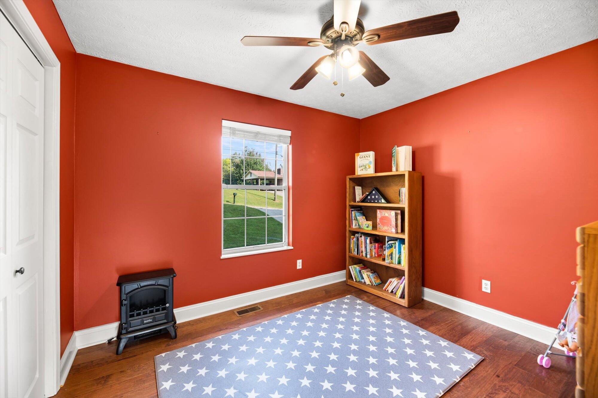 2802 Ridgeview Drive Maryville, TN 37801 - Photo 14 of 24 2rd bedroom
