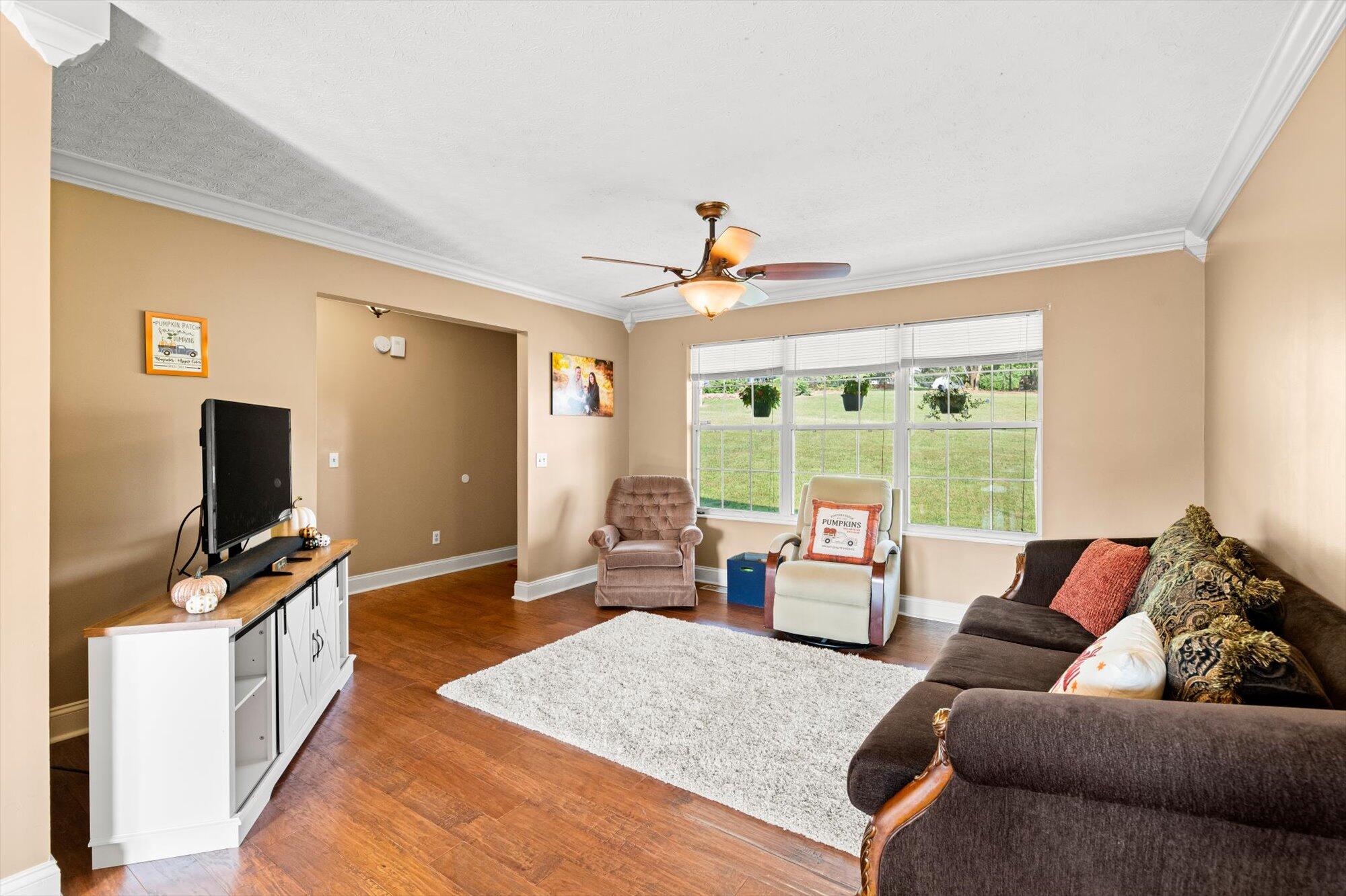 2802 Ridgeview Drive Maryville, TN 37801 - Photo 5 of 24 Spacious living room