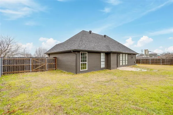 $2,000 | 402 Ranch Road, Granbury, TX 76049