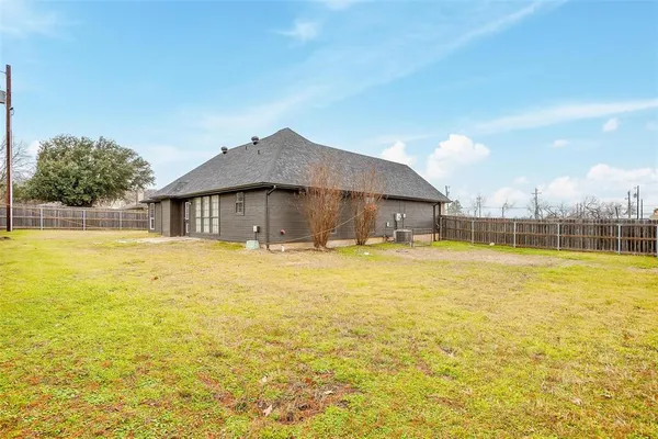 $2,000 | 402 Ranch Road, Granbury, TX 76049