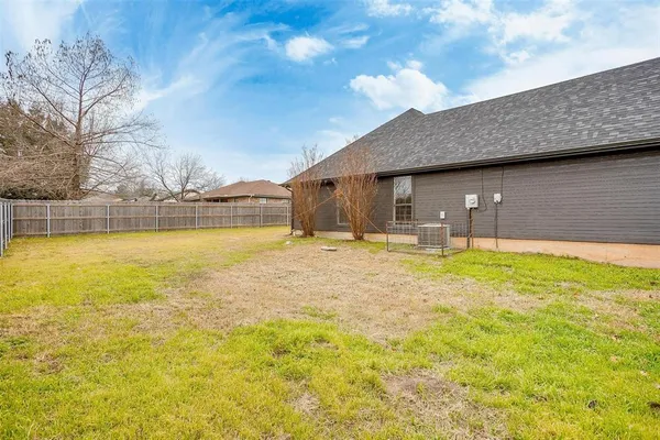 $2,000 | 402 Ranch Road, Granbury, TX 76049