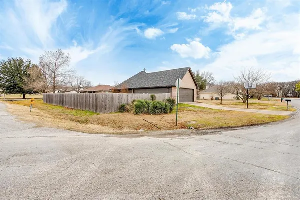 $2,000 | 402 Ranch Road, Granbury, TX 76049