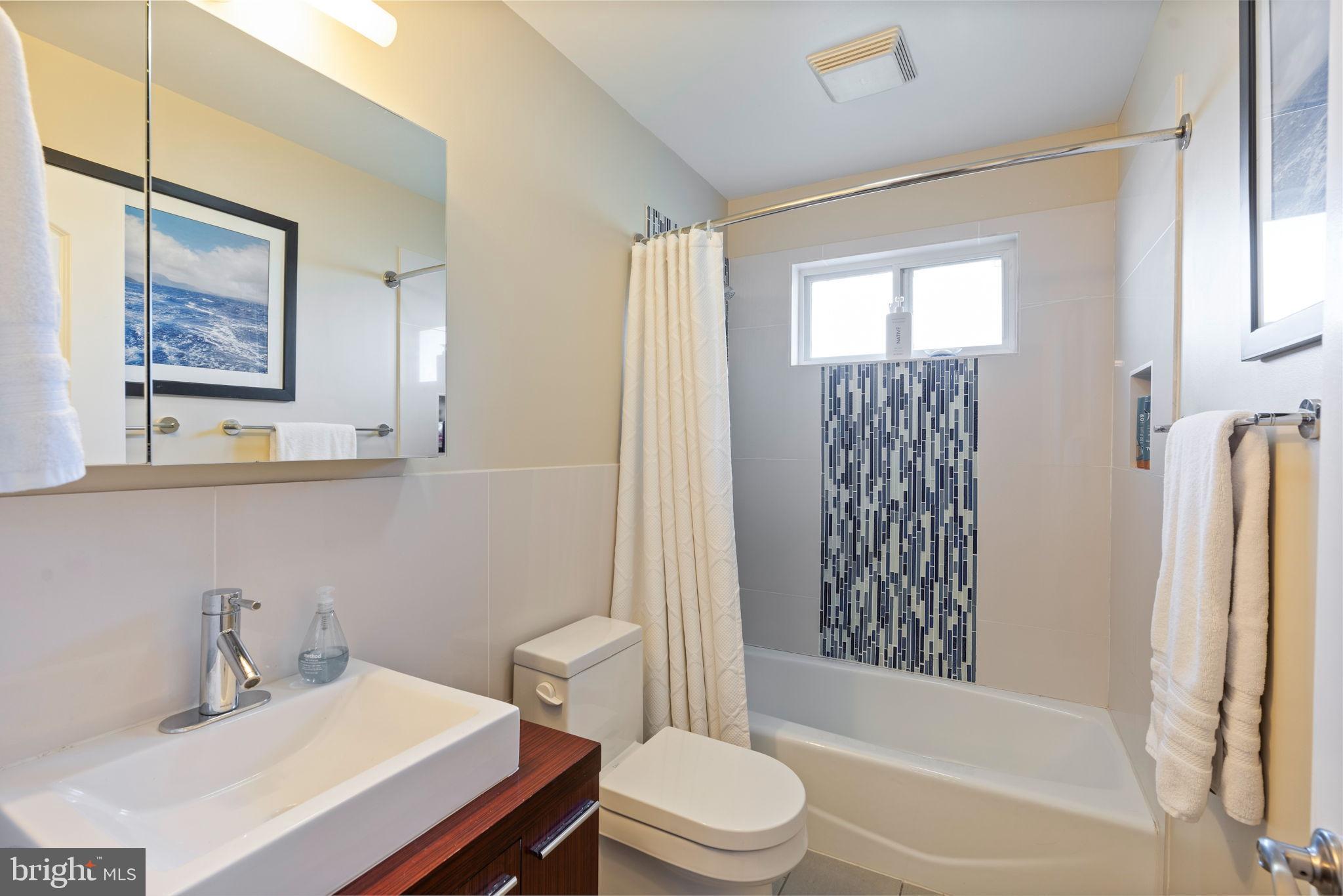 2104 Highland Ridge Drive Phoenix, MD 21131 - Photo 43 of 88 Hall/Full Bath w/Tub/Shower & Tile Insert.