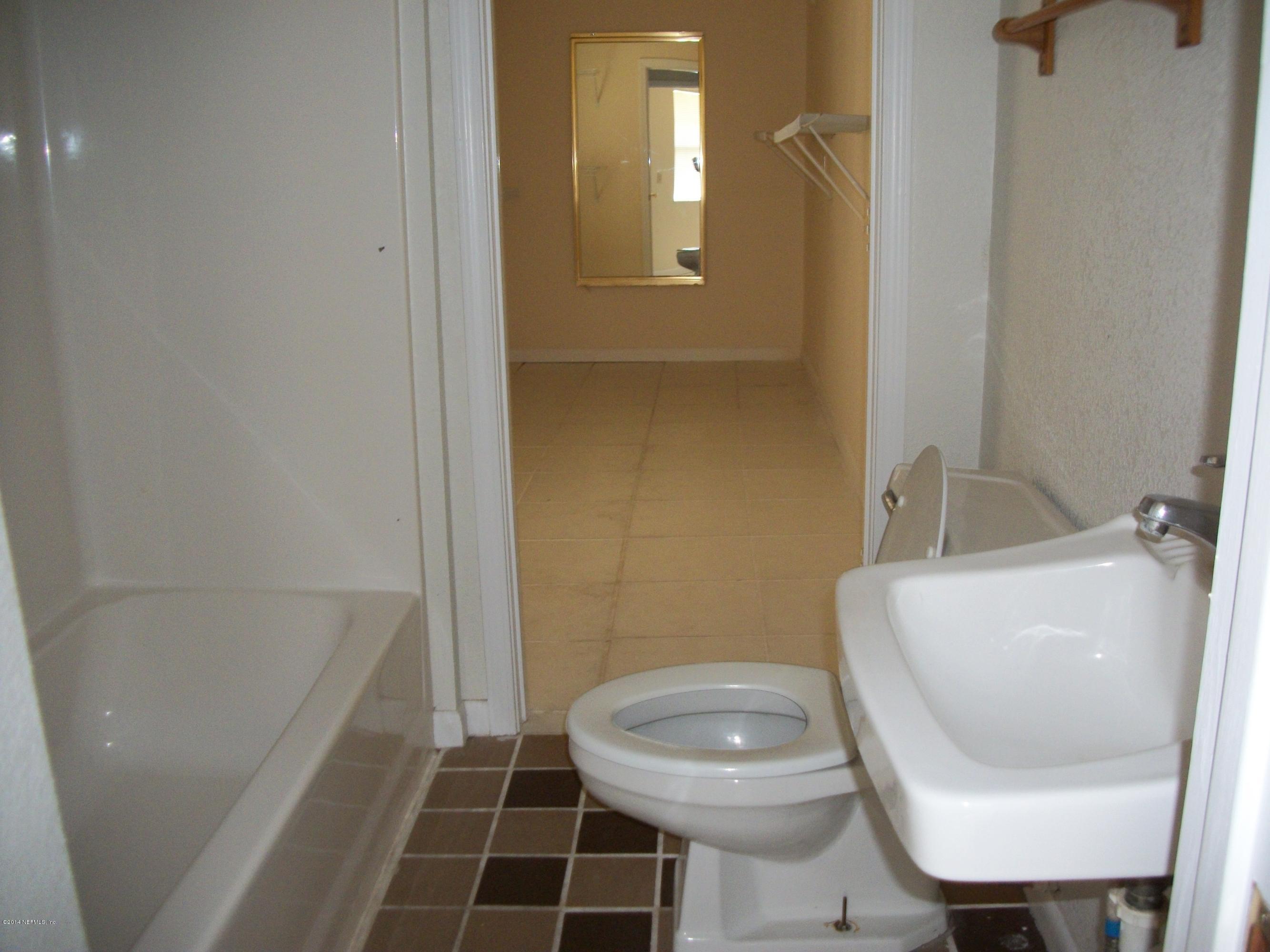 5149 Buckhead Road Middleburg, FL 32068 - Photo 10 of 21 Owner Bath Closet
