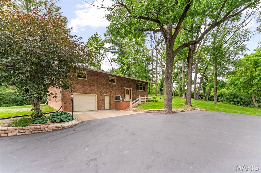 1209 Eiler Road Belleville, IL 62223 - Photo 4 of 47