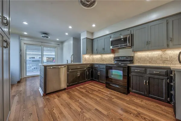 $875,000 | 1040 South Wyckford Street, Olathe, KS 66061