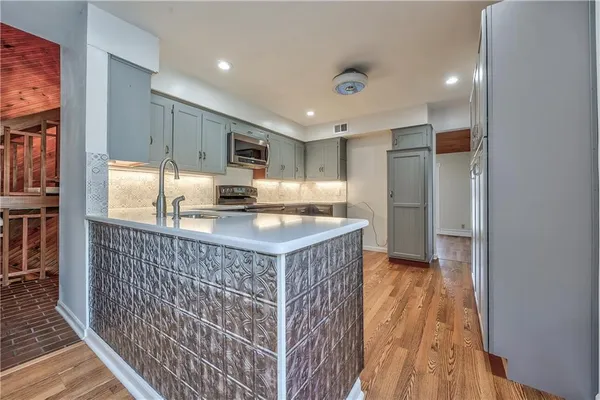 $875,000 | 1040 South Wyckford Street, Olathe, KS 66061