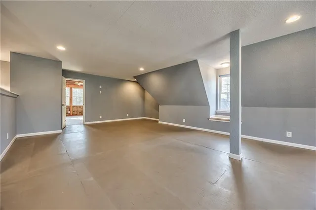 $1,000,000 | 1040 South Wyckford Street, Olathe, KS 66061