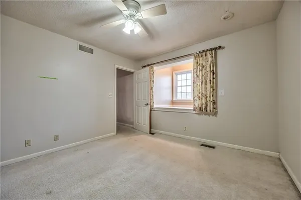 $875,000 | 1040 South Wyckford Street, Olathe, KS 66061