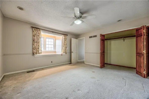 $875,000 | 1040 South Wyckford Street, Olathe, KS 66061