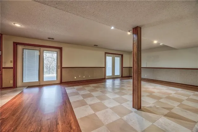 $925,000 | 1040 South Wyckford Street, Olathe, KS 66061