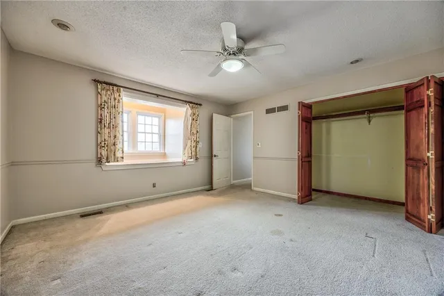 $1,000,000 | 1040 South Wyckford Street, Olathe, KS 66061