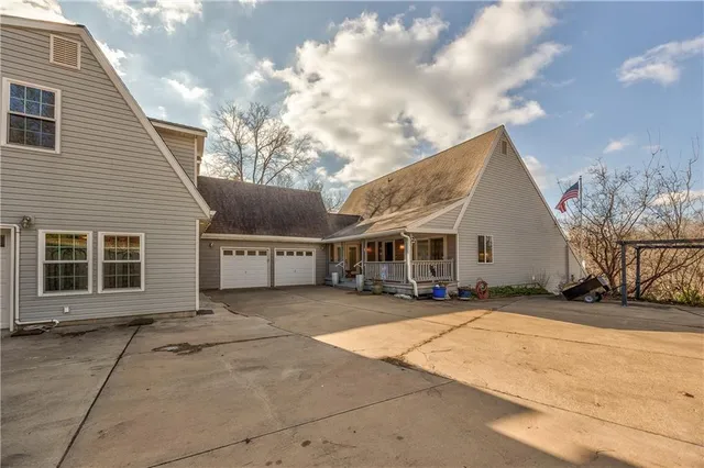 $1,000,000 | 1040 South Wyckford Street, Olathe, KS 66061