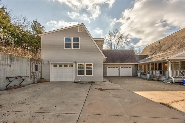 $1,000,000 | 1040 South Wyckford Street, Olathe, KS 66061