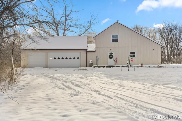 $299,900 | 1067 Somers Road, Lyons, MI 48851