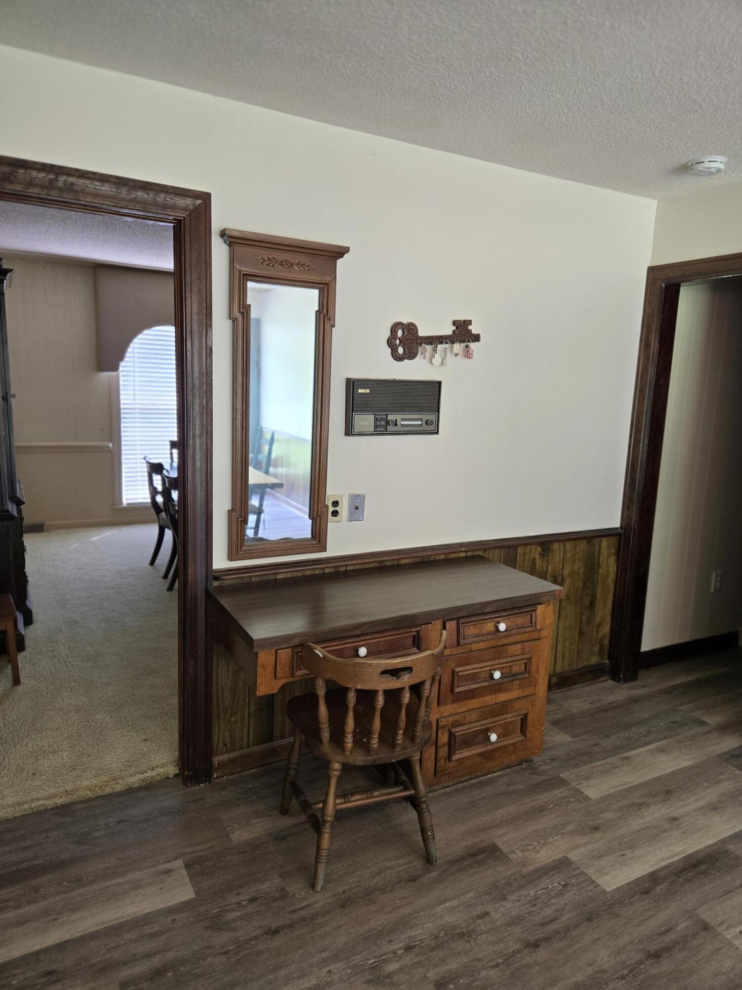 224 Country Club Boulevard St. George, SC 29477 - Photo 11 of 19 CC Desk