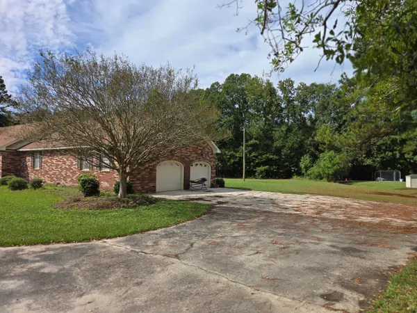 $649,000 | 224 Country Club Boulevard, St. George, SC 29477