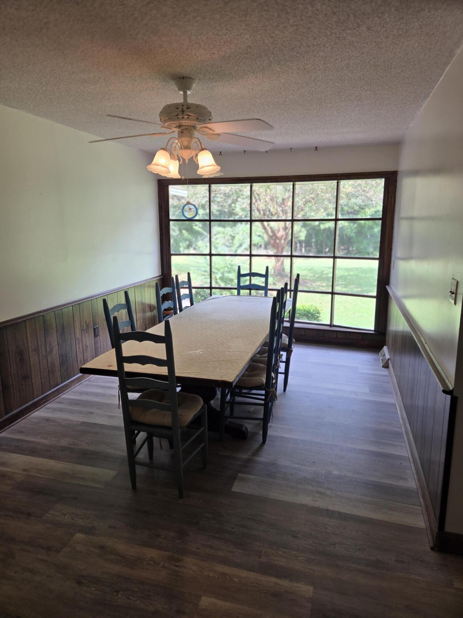 224 Country Club Boulevard St. George, SC 29477 - Photo 10 of 19 CC Breakfast Area Bay Window