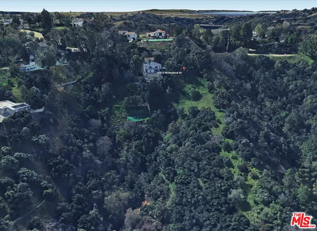 a view of a outdoor space