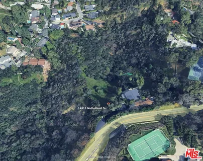 a view of an outdoor space