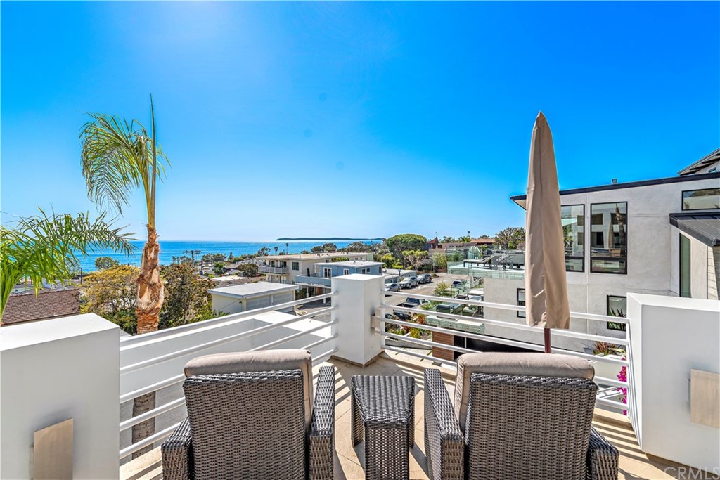 818 Hillcrest Drive Laguna Beach, CA 92651 - Photo 11 of 43 Sunset viewing.
