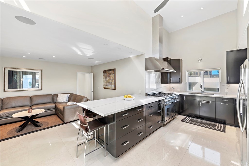 818 Hillcrest Drive Laguna Beach, CA 92651 - Photo 17 of 43 Breakfast bar