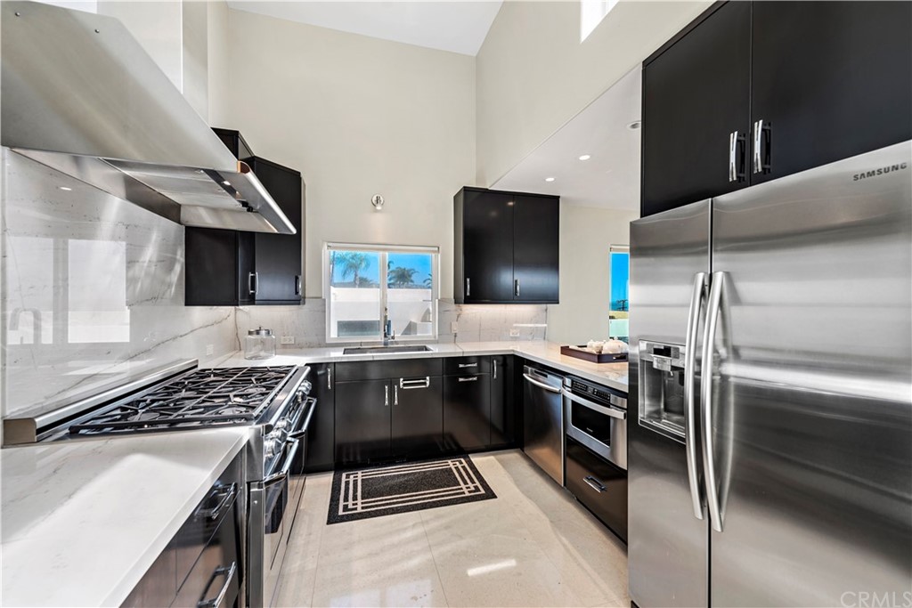 818 Hillcrest Drive Laguna Beach, CA 92651 - Photo 18 of 43 Kitchen