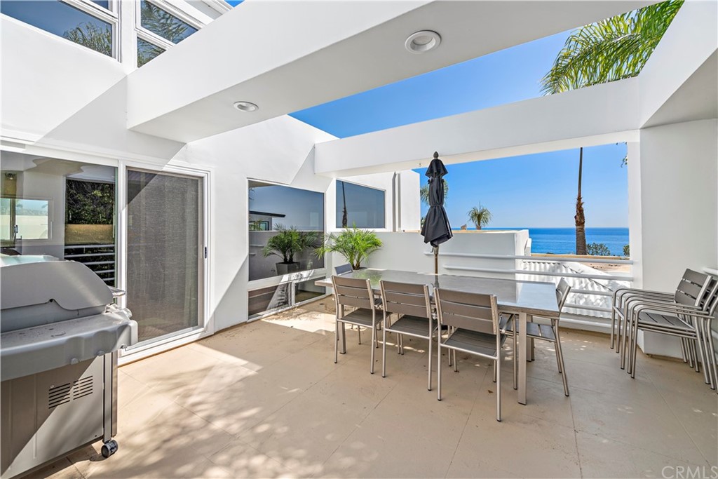 818 Hillcrest Drive Laguna Beach, CA 92651 - Photo 21 of 43 View off the dining