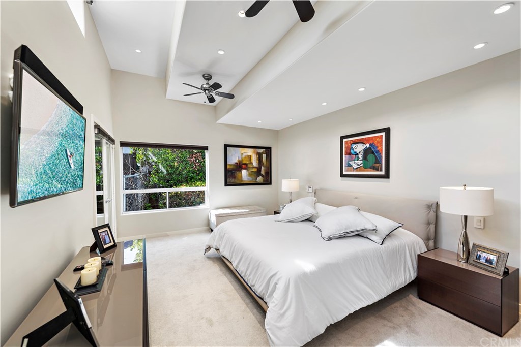 818 Hillcrest Drive Laguna Beach, CA 92651 - Photo 25 of 43 Master suite