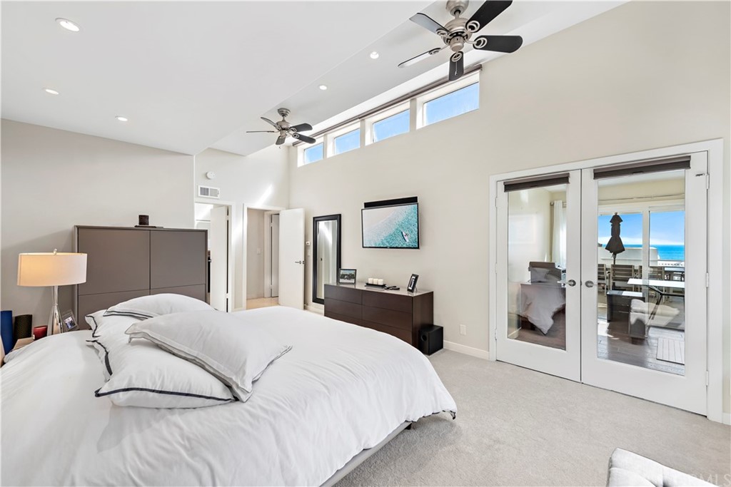 818 Hillcrest Drive Laguna Beach, CA 92651 - Photo 26 of 43 Entry to office off the master.