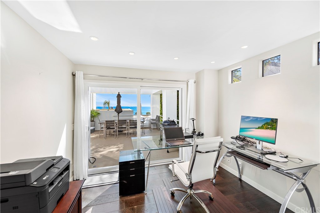 818 Hillcrest Drive Laguna Beach, CA 92651 - Photo 27 of 43 Office