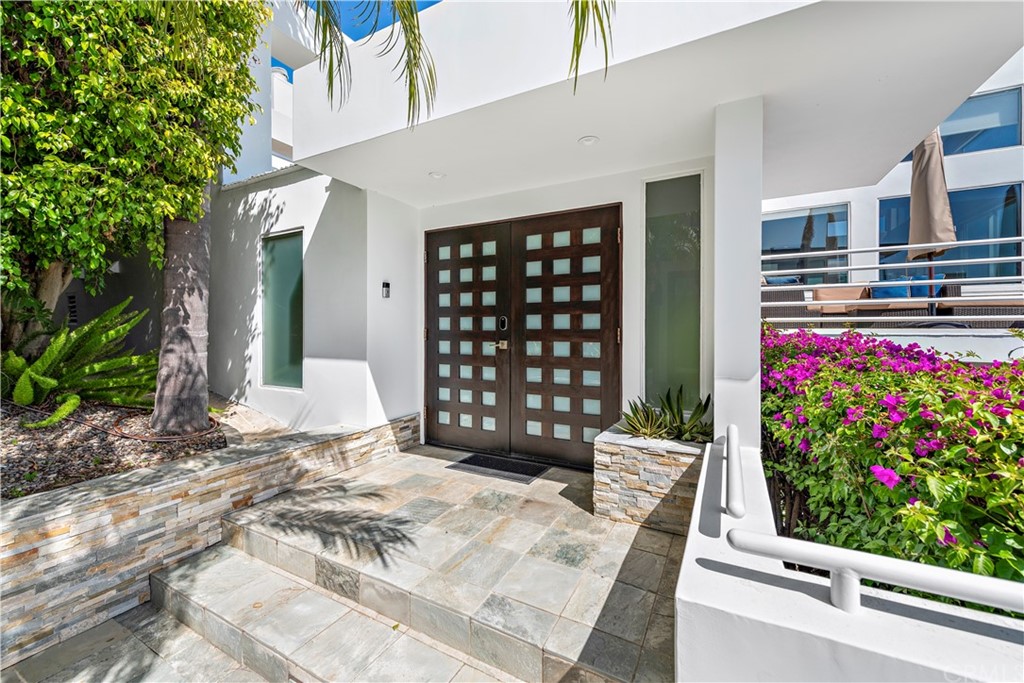 818 Hillcrest Drive Laguna Beach, CA 92651 - Photo 3 of 43 Double door entry.