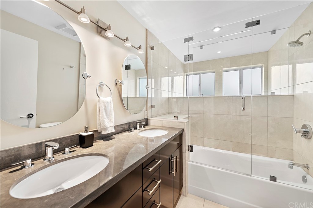 818 Hillcrest Drive Laguna Beach, CA 92651 - Photo 32 of 43 Full Bath for bedrooms one and three.