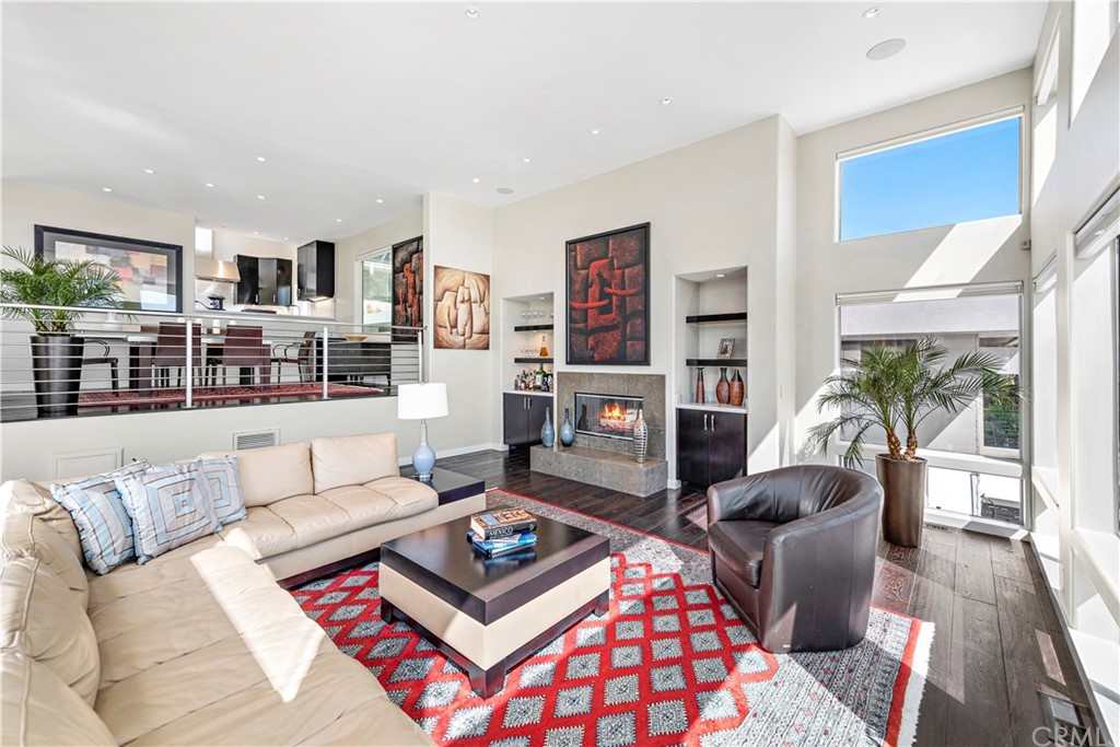 818 Hillcrest Drive Laguna Beach, CA 92651 - Photo 9 of 43 Living room angle back to dining area.