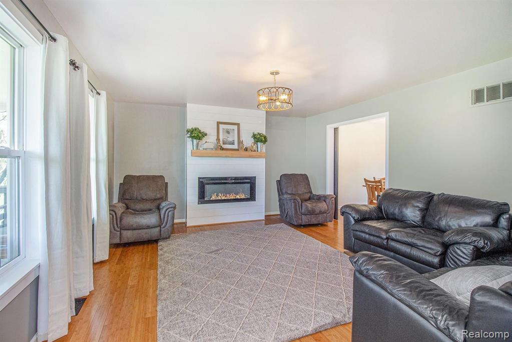 3235 Bull Run Road Howell, MI 48843 - Photo 6 of 23