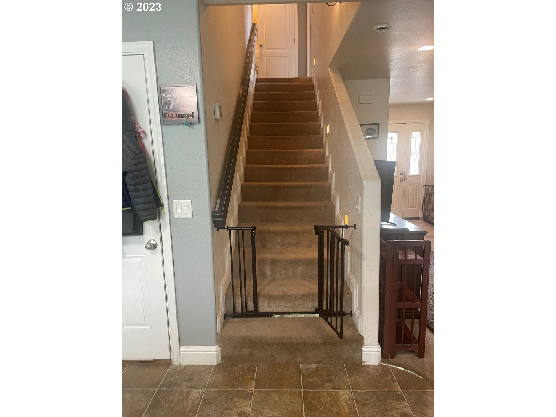 819 Easy Street, Unit 1 Brookings, OR 97415 - Photo 12 of 25 a view of entryway